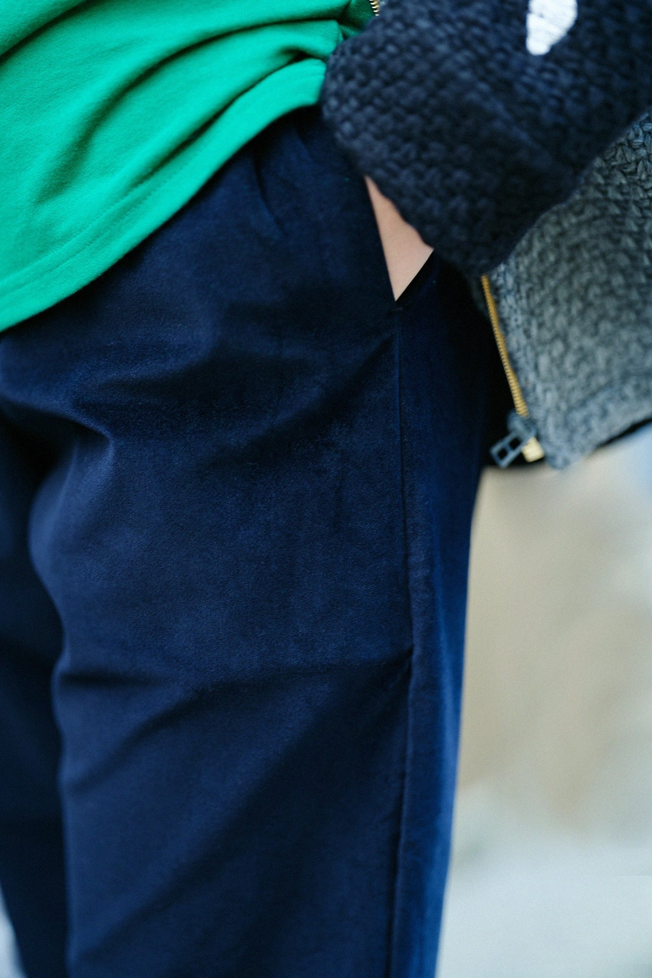 彈性燈芯絨 休閒窄管長褲／藍黑色