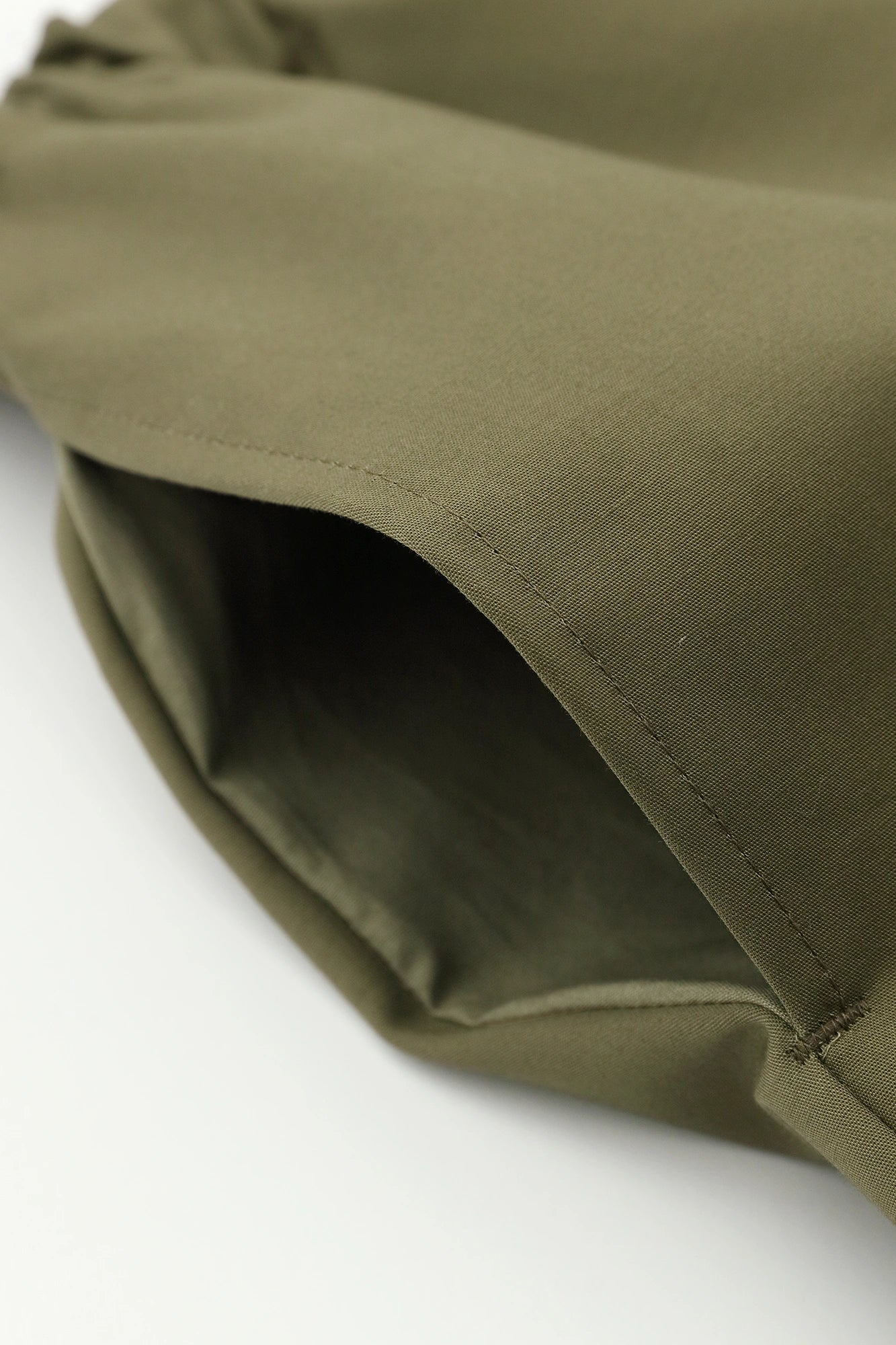 [Versand voraussichtlich um den 17. März] Leicht zulaufende Hose mit doppeltem Cross-Stretch/Olivgrün