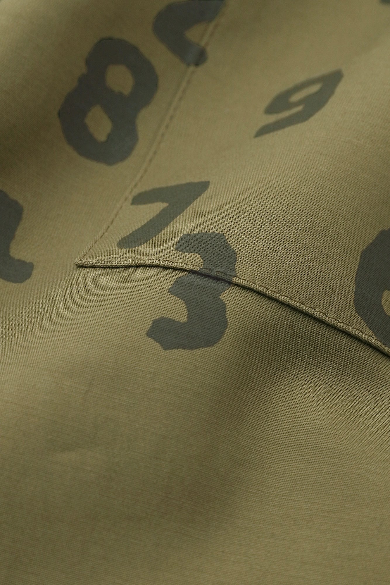 [Versand voraussichtlich um den 17. März] Leicht zulaufende Hose mit doppeltem Cross-Stretch/Olivgrün