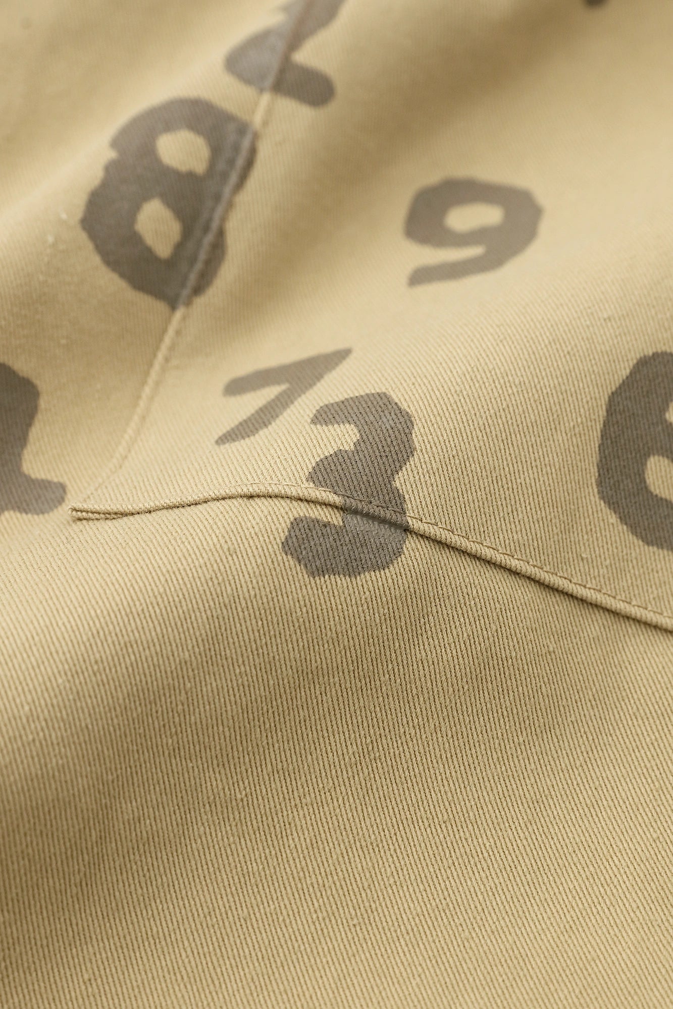 [Versand voraussichtlich um den 17. März] Weite Chino-Cross-Hose/Camel
