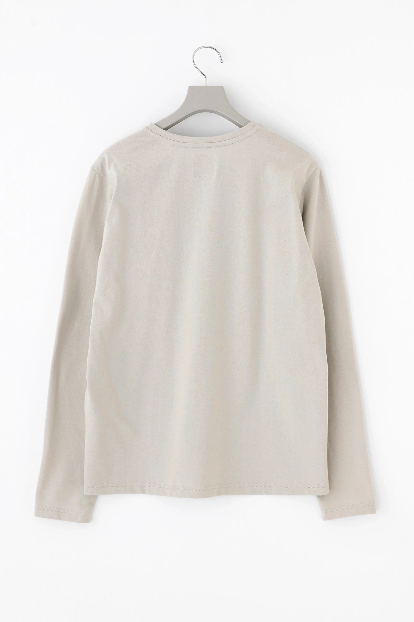 [Versand voraussichtlich um den 17. März herum] Plattiertes Jersey-T-Shirt mit langen Ärmeln und Taschen/Sandbeige