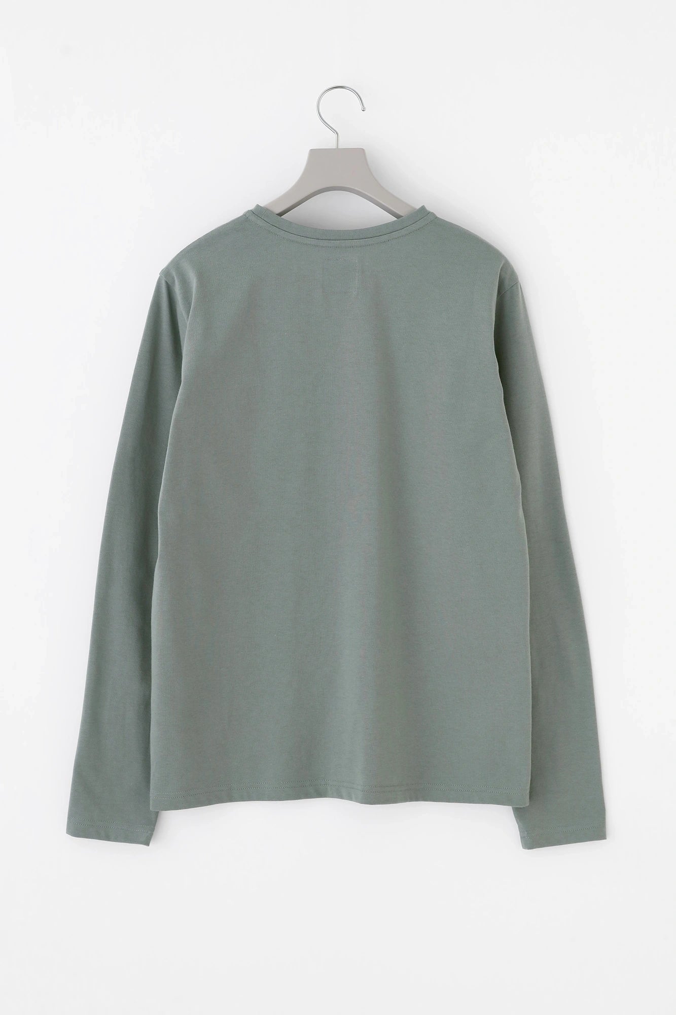 [Versand voraussichtlich um den 17. März] Plattiertes Jersey-T-Shirt mit langen Ärmeln und Taschen/Moosgrau