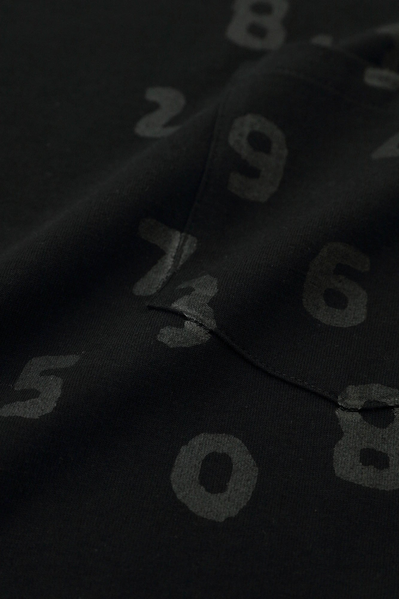 [Versand voraussichtlich um den 17. März] Plattiertes Jersey-T-Shirt mit langen Ärmeln und Taschen/Schwarz