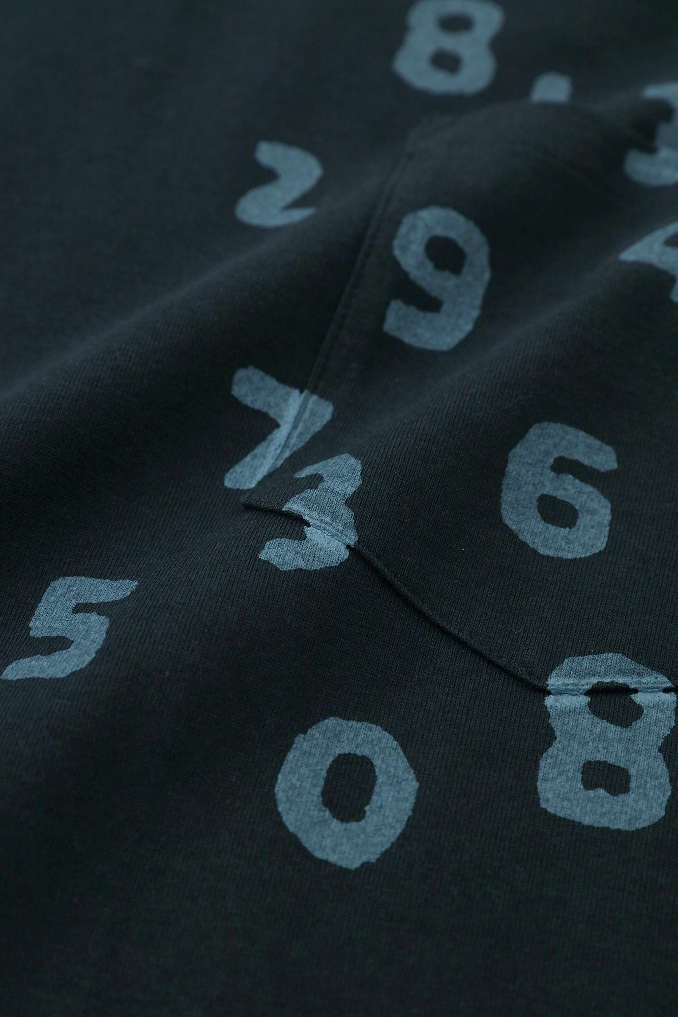 [Expédition prévue vers le 17 mars] T-shirt à manches longues et poche en jersey plaqué/Noir marine