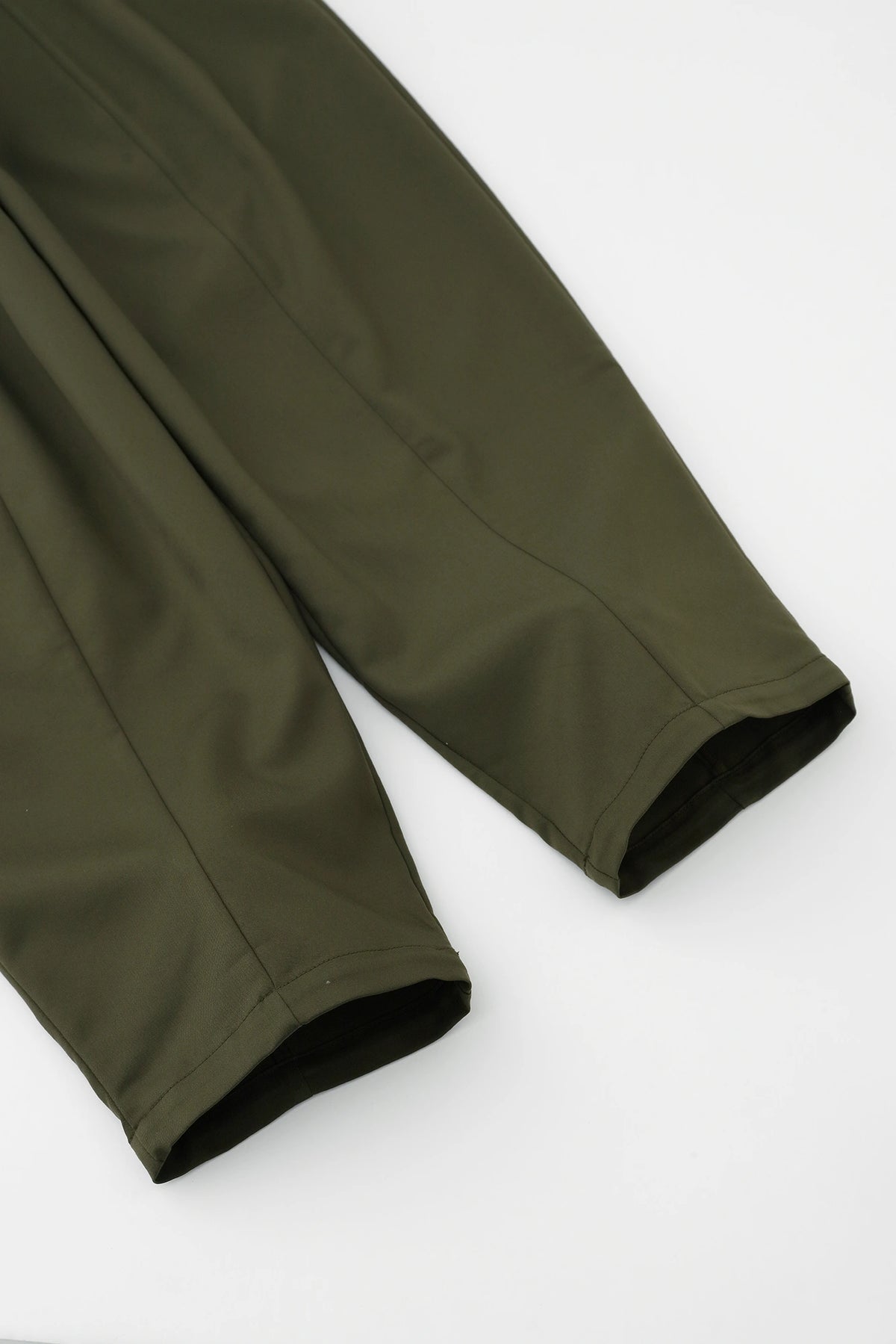 net限定】ストレッチ テンセルツイル バレルレッグパンツ/オリーブ net限定】ストレッチ テンセルツイル バレルレッグパンツ/オリーブ