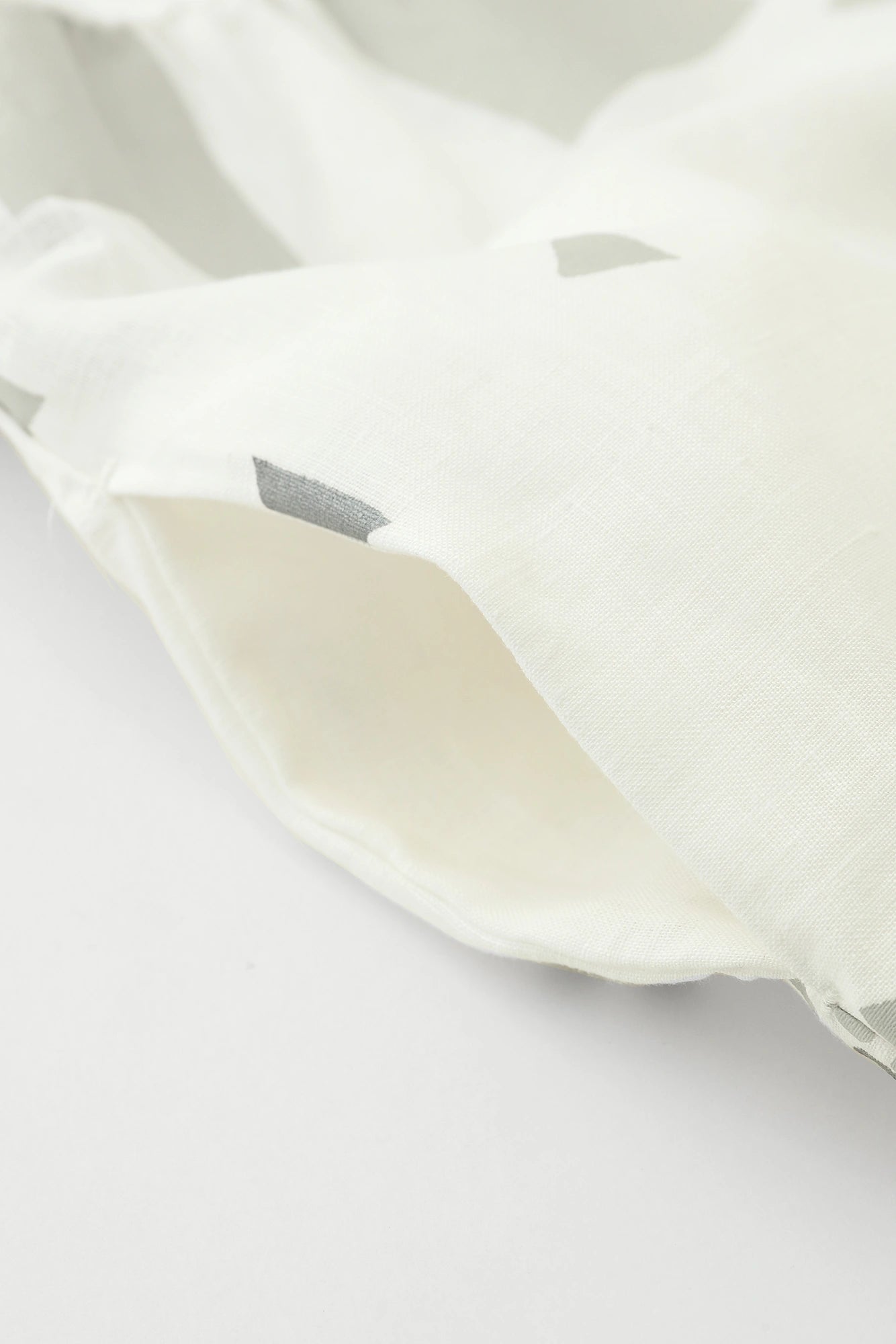 Robe froissée en lin/Tamatebako Kei White