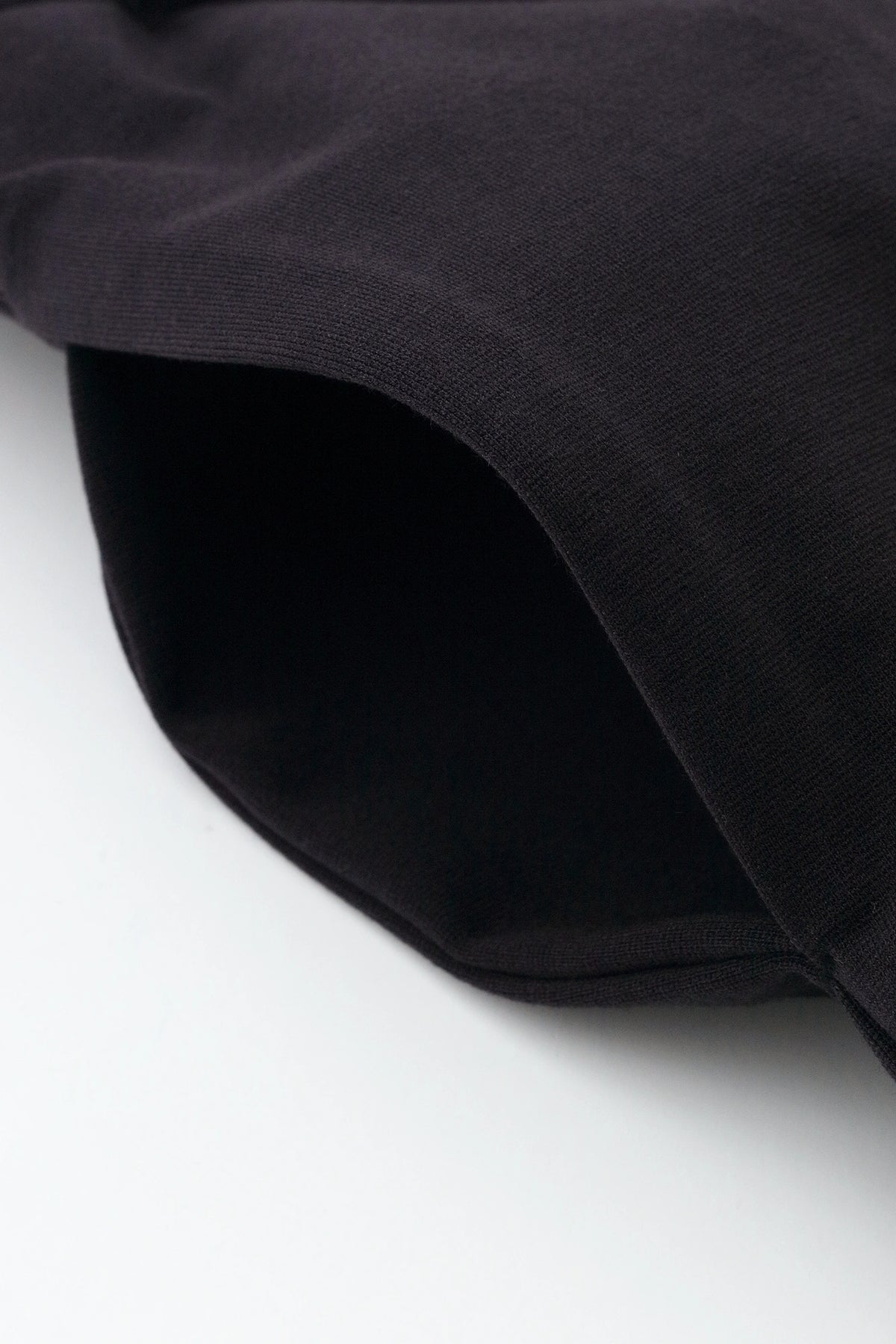 【คาดว่าจะจัดส่งประมาณวันที่ 6 ตุลาคม】กางเกงขายาว Easy Tapered แบบผ้าริบมิลาโนขนฟูนุ่มด้านใน / สีเนวี่เข้ม 