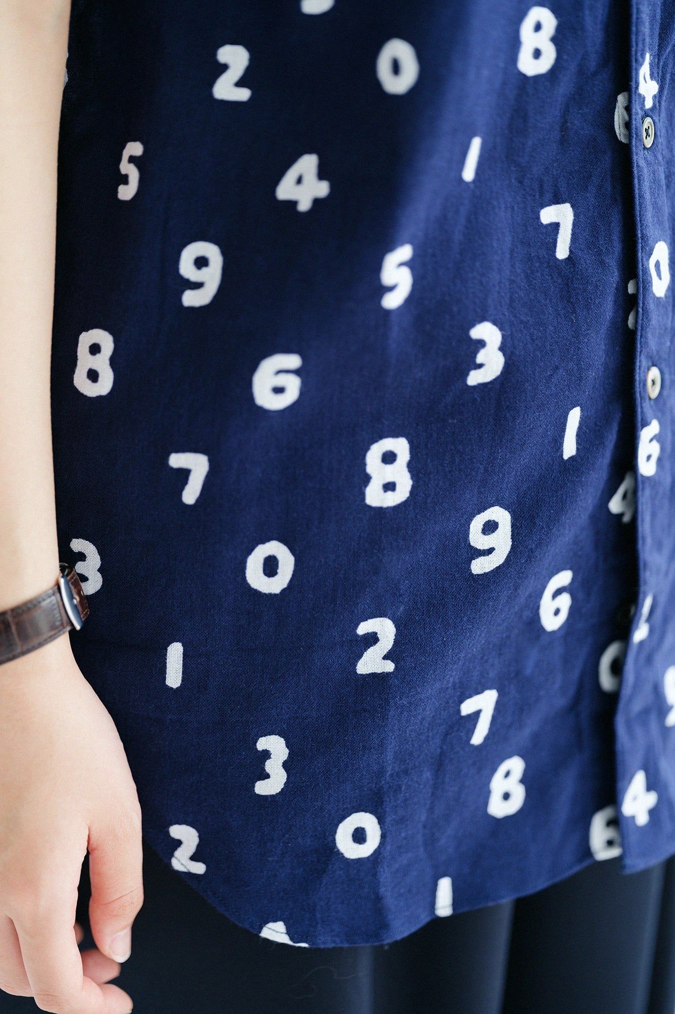 Chemise à manches courtes en coton Ise/SO-SU-U bleu foncé