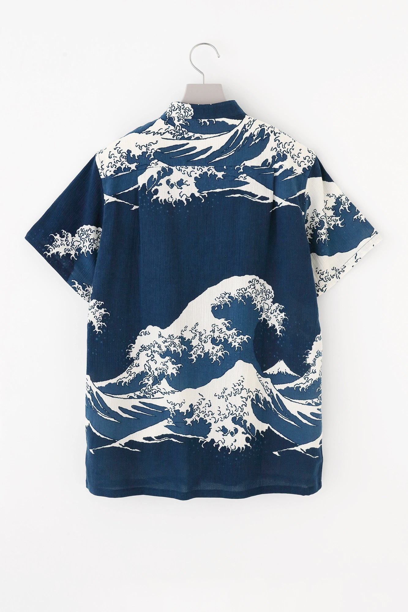 [Versand voraussichtlich um den 7. Juli] Takashima Chijimi 20/20 Indigodruck Kurzarmhemd mit Stehkragen SP 2.0/Hokusai (Hokusai) Die große Welle vor Kanagawa (Usushi)
