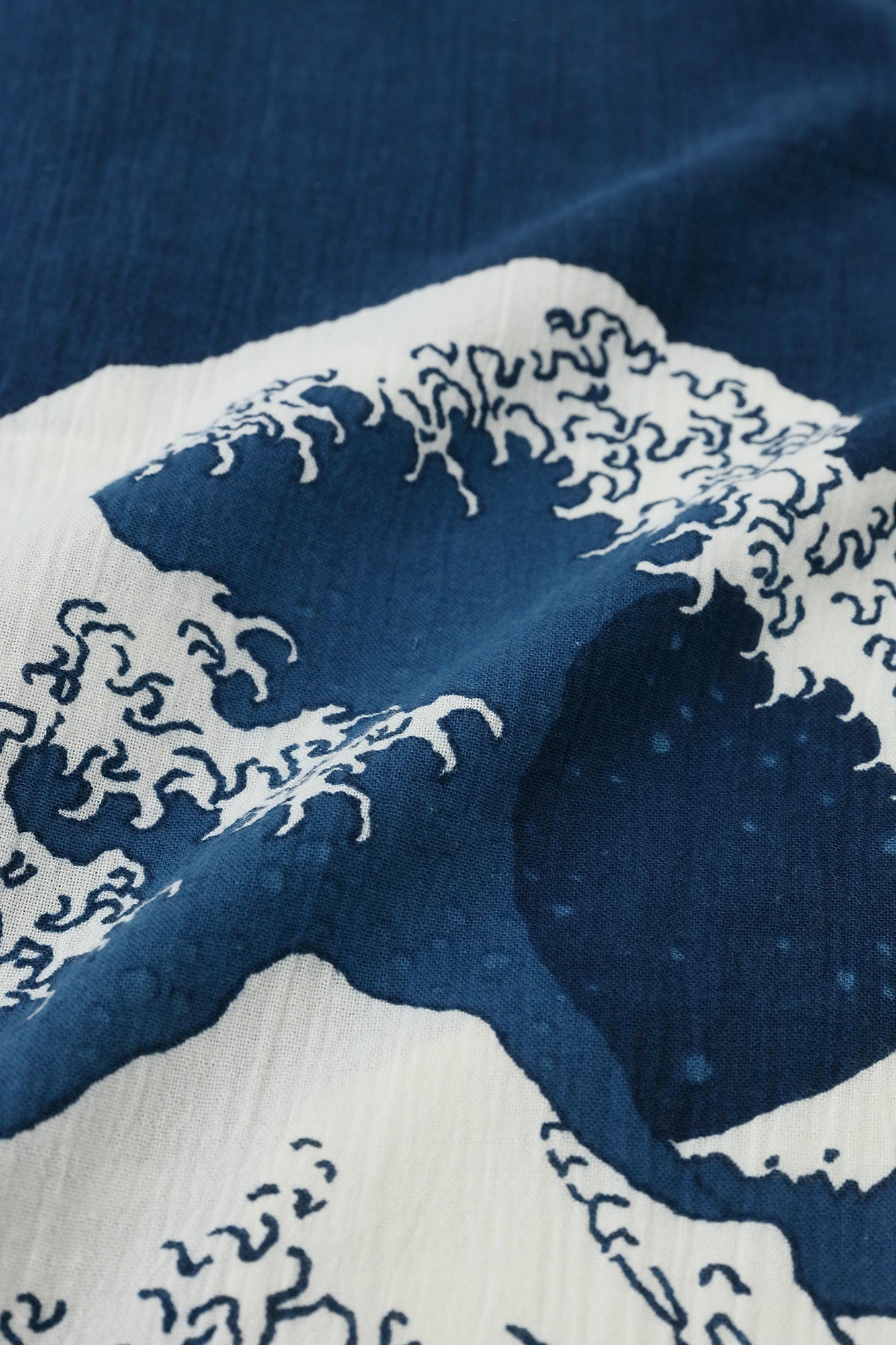 [Versand voraussichtlich um den 7. Juli] Takashima Chijimi 20/20 Indigodruck Kurzarmhemd mit Stehkragen SP 2.0/Hokusai (Hokusai) Die große Welle vor Kanagawa (Usushi)