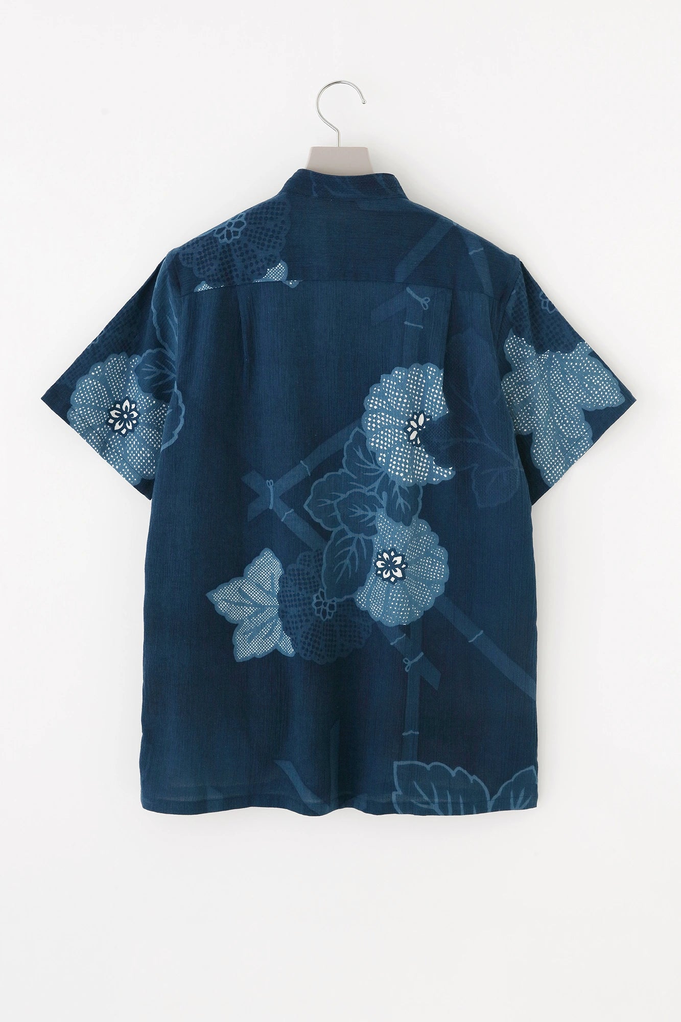 [Versand voraussichtlich um den 7. Juli] Takashima Chijimi 20/20 Indigodruck Kurzarmhemd mit Stehkragen SP 2.0/Magakigiku-Muster (Magakigikumoyo) Kopie (Utsushi)