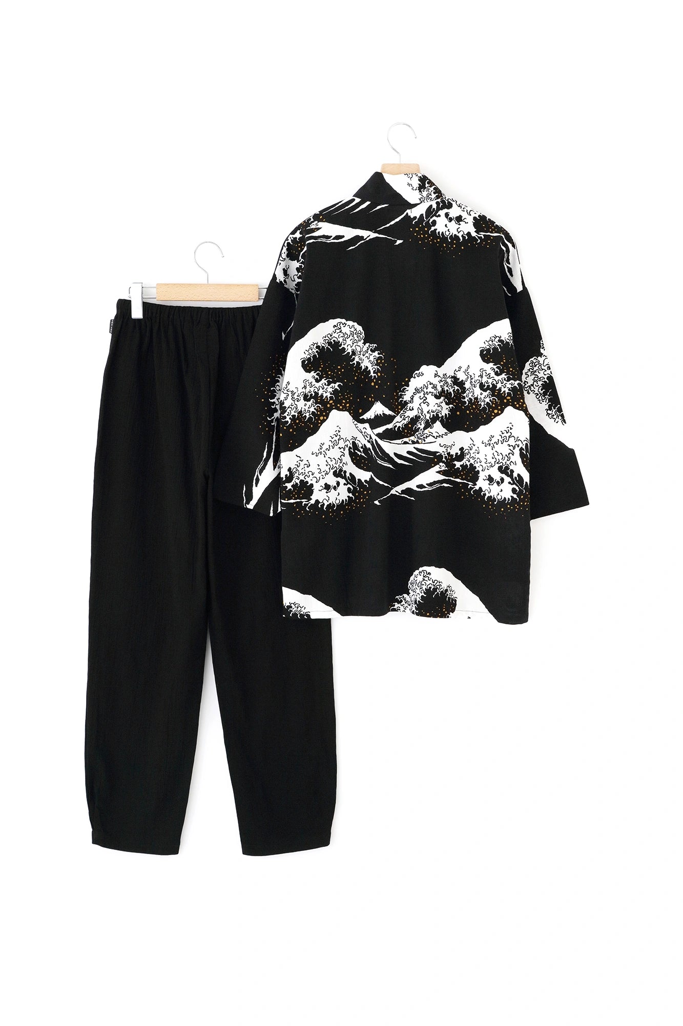 Shizu Takashima 20/20 Nachthemd mit Naginata-Ärmeln / Hokusai Die große Welle vor Kanagawa (Nubairo)