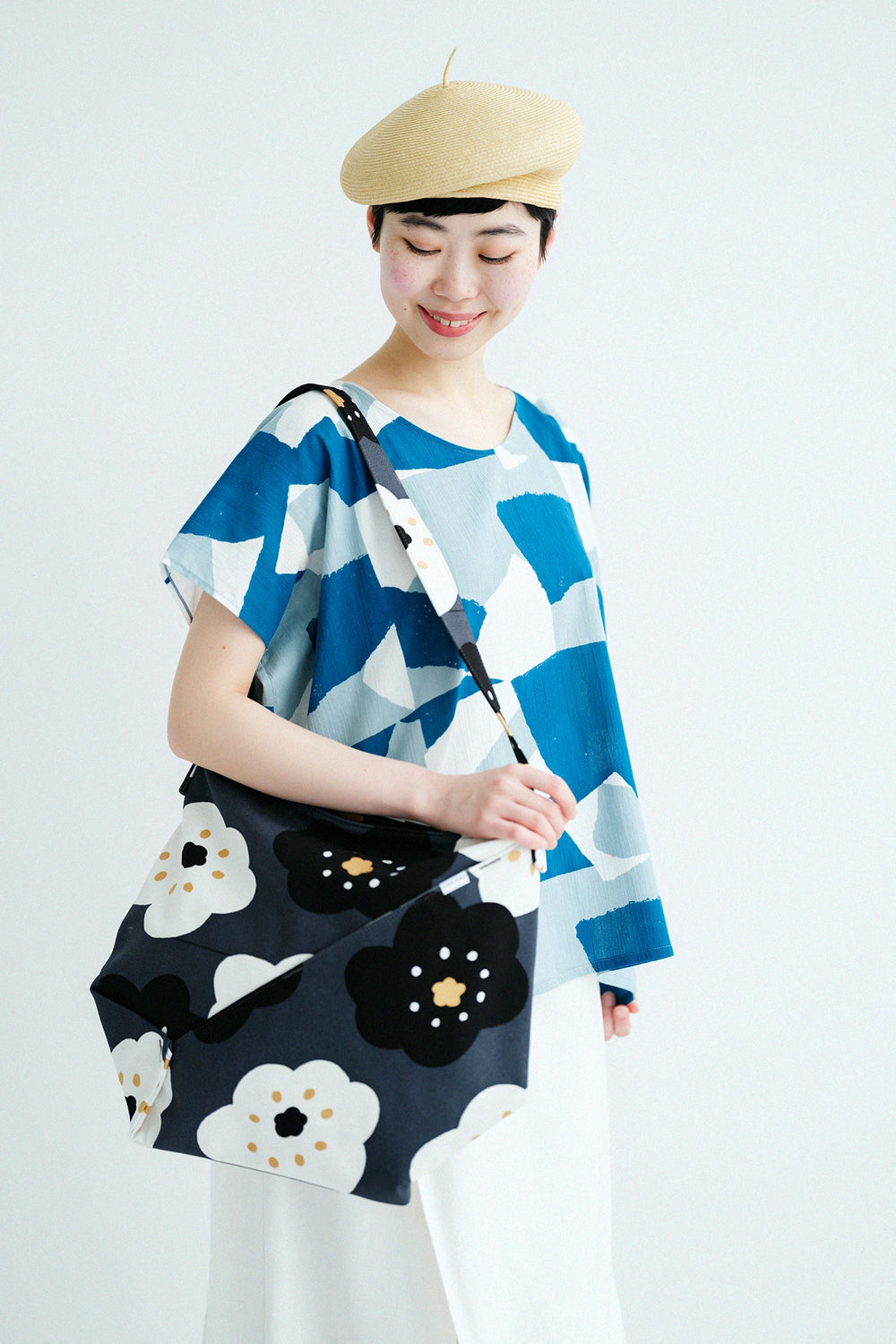 Shoulder bag Shoulder bag