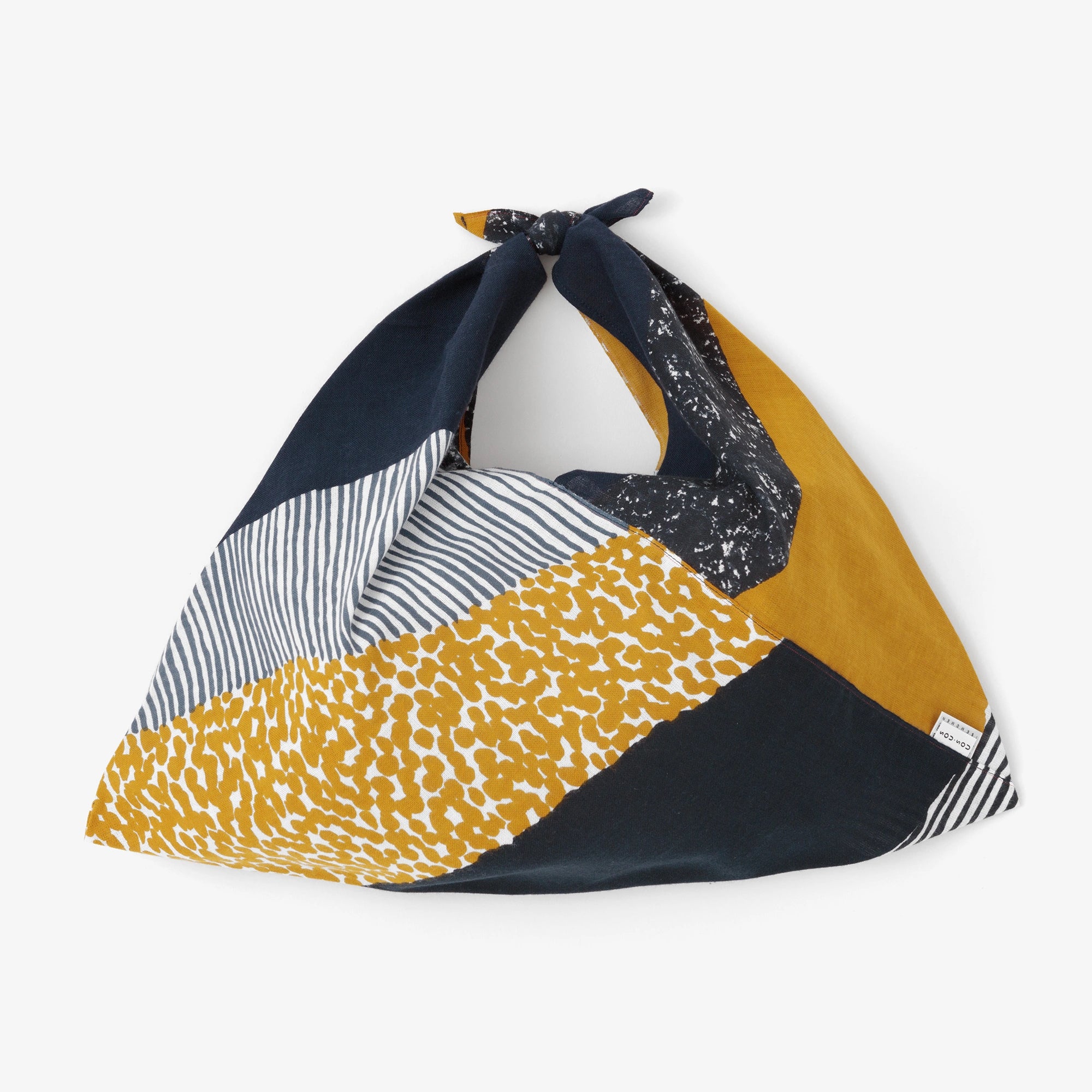 伊勢木綿 小巾折／東山三十六峰 黄金畑（ひがしやまさんじゅうろっぽう こがねばたけ）