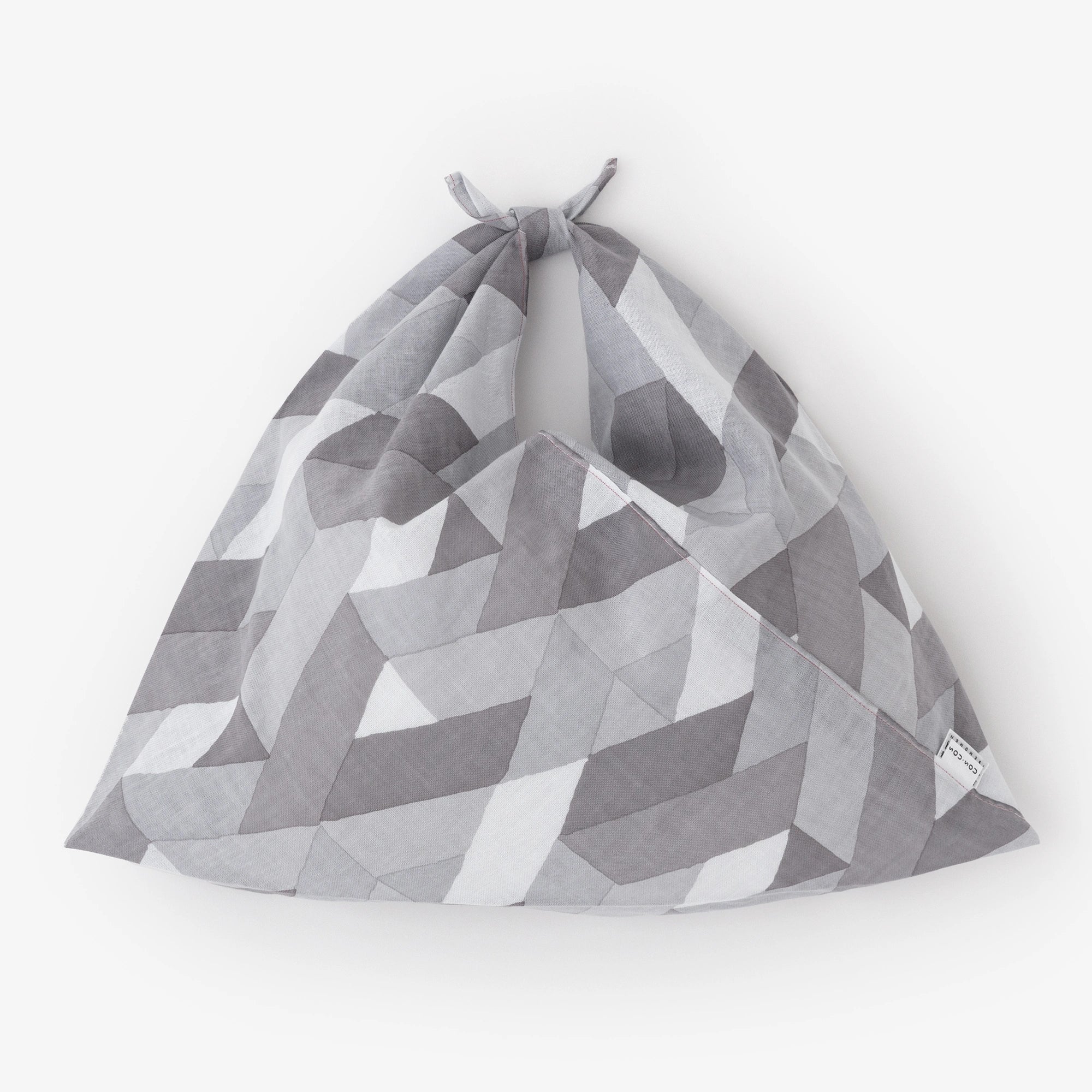 伊勢木綿 小巾折／たがいちがい 淡墨（うすずみ）