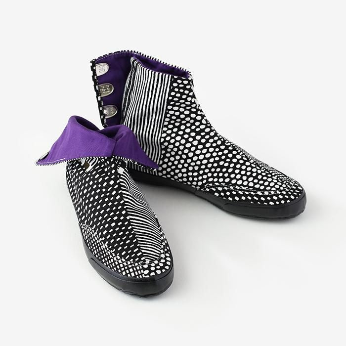 苔藓上的圆形地下室塔布/太空大小的黑色墨水（Magasane，sumiguro）