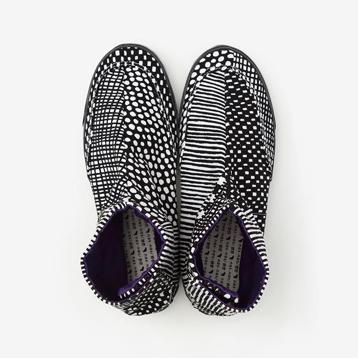 苔藓上的圆形地下室塔布/太空大小的黑色墨水（Magasane，sumiguro）