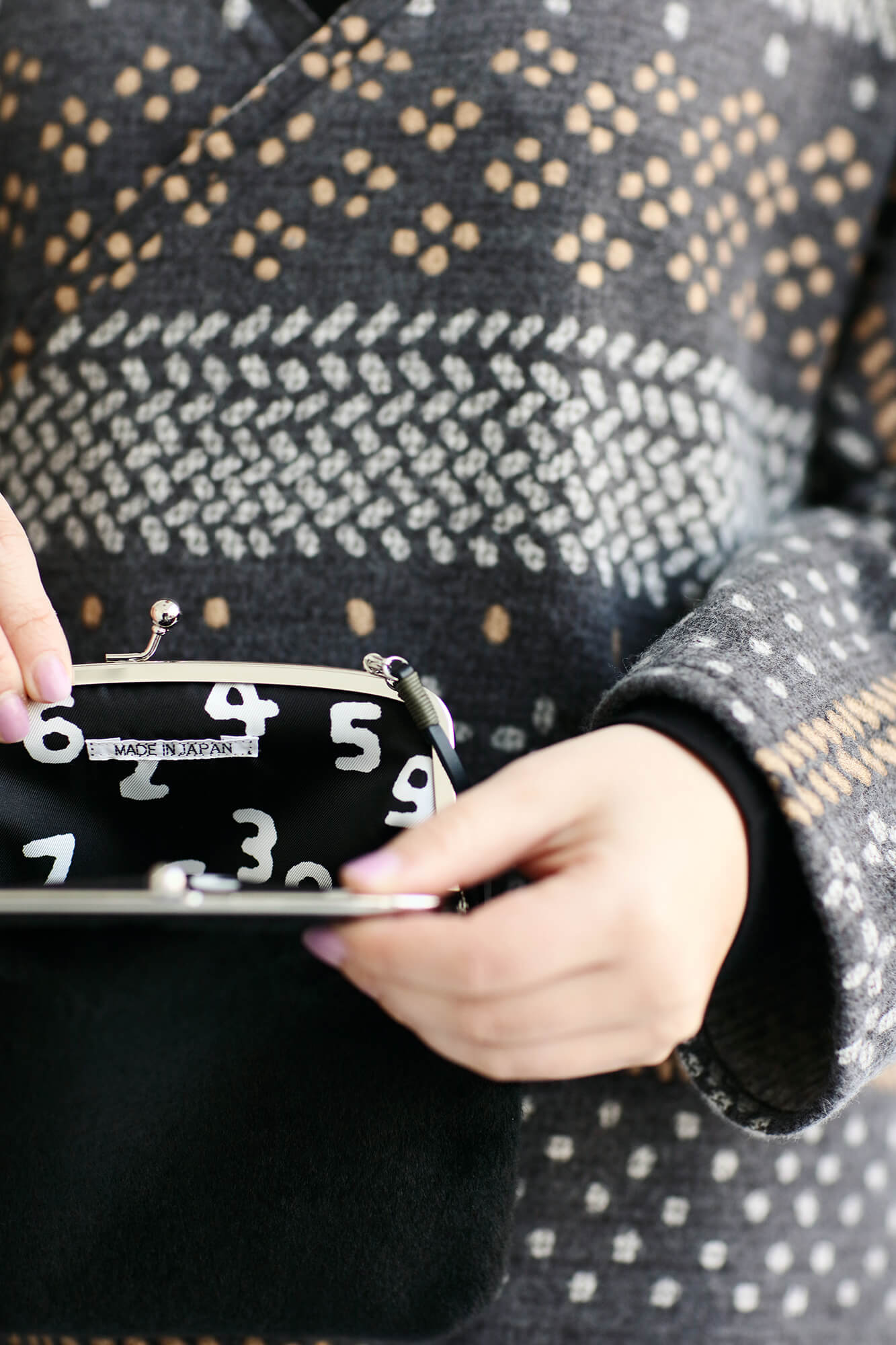 フェイクファー がま口 大／濡羽色（ぬればいろ）