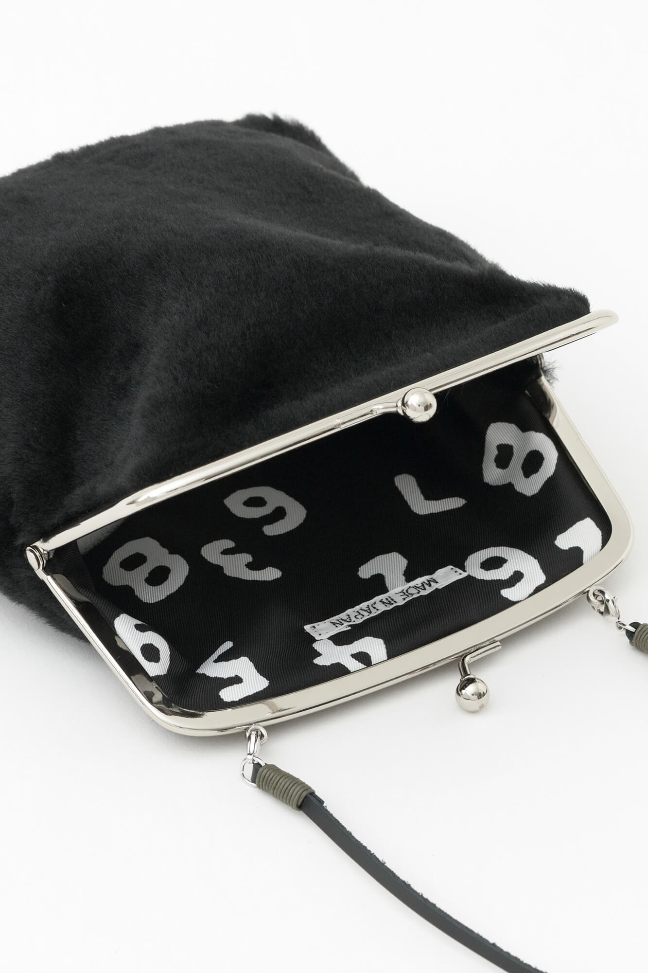 フェイクファー がま口 大／濡羽色（ぬればいろ）