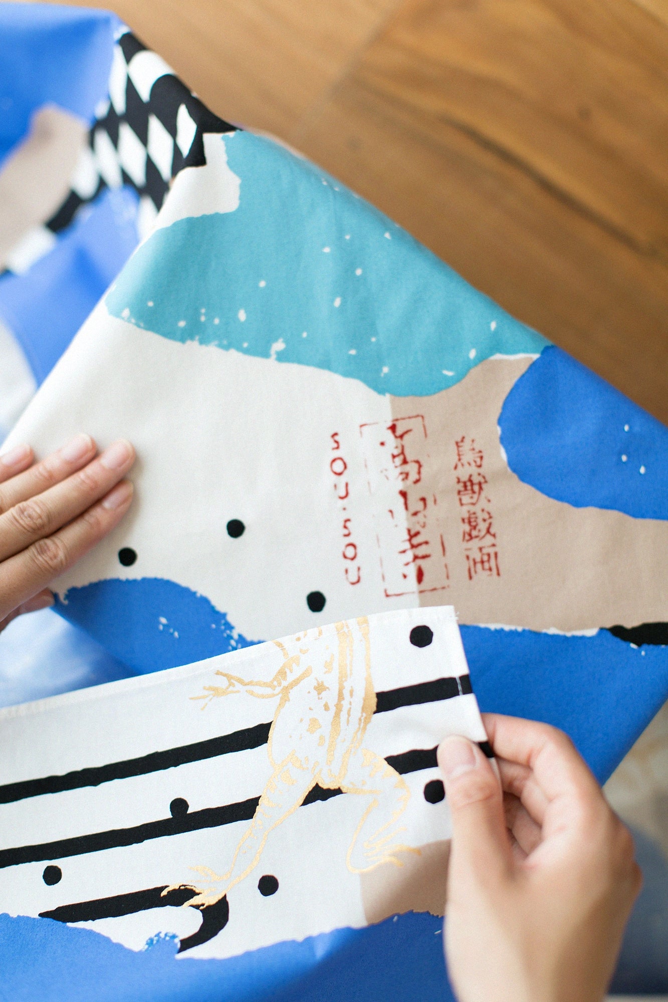 Handbedrucktes Furoshiki (groß) / Wolken und Choju-Giga