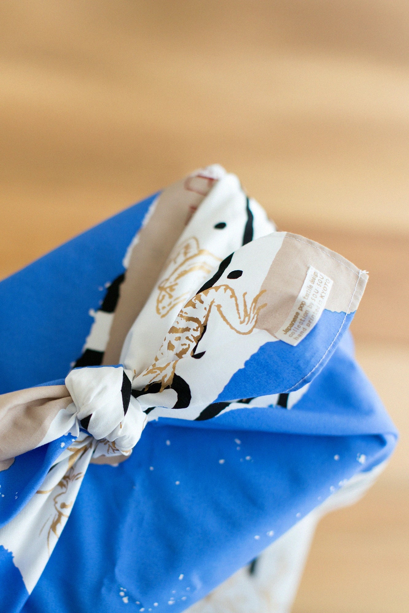 Handbedrucktes Furoshiki (groß) / Wolken und Choju-Giga