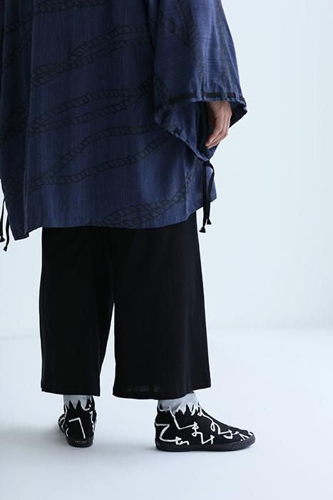 Jikatabi mit runder Spitze / Text von Fumi Nubairo