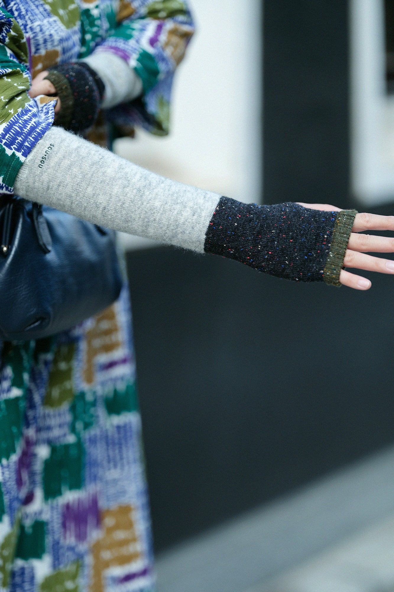 アンゴラ混 小手（こて）／海松色（みるいろ）2