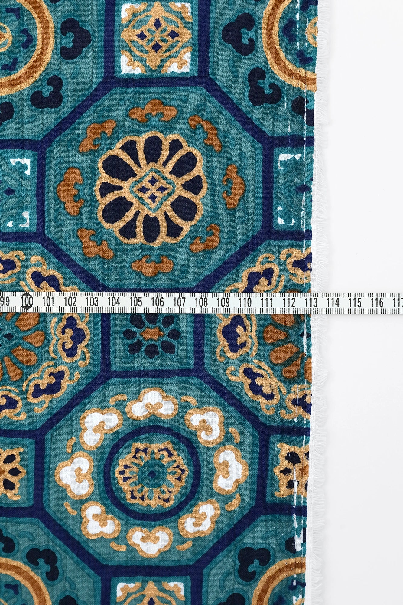 Textil nach Gewicht verkauft (Takashima Chijimi Sakao Orimono) / mit Chrysanthemen gefülltes Kayu <50 cm>