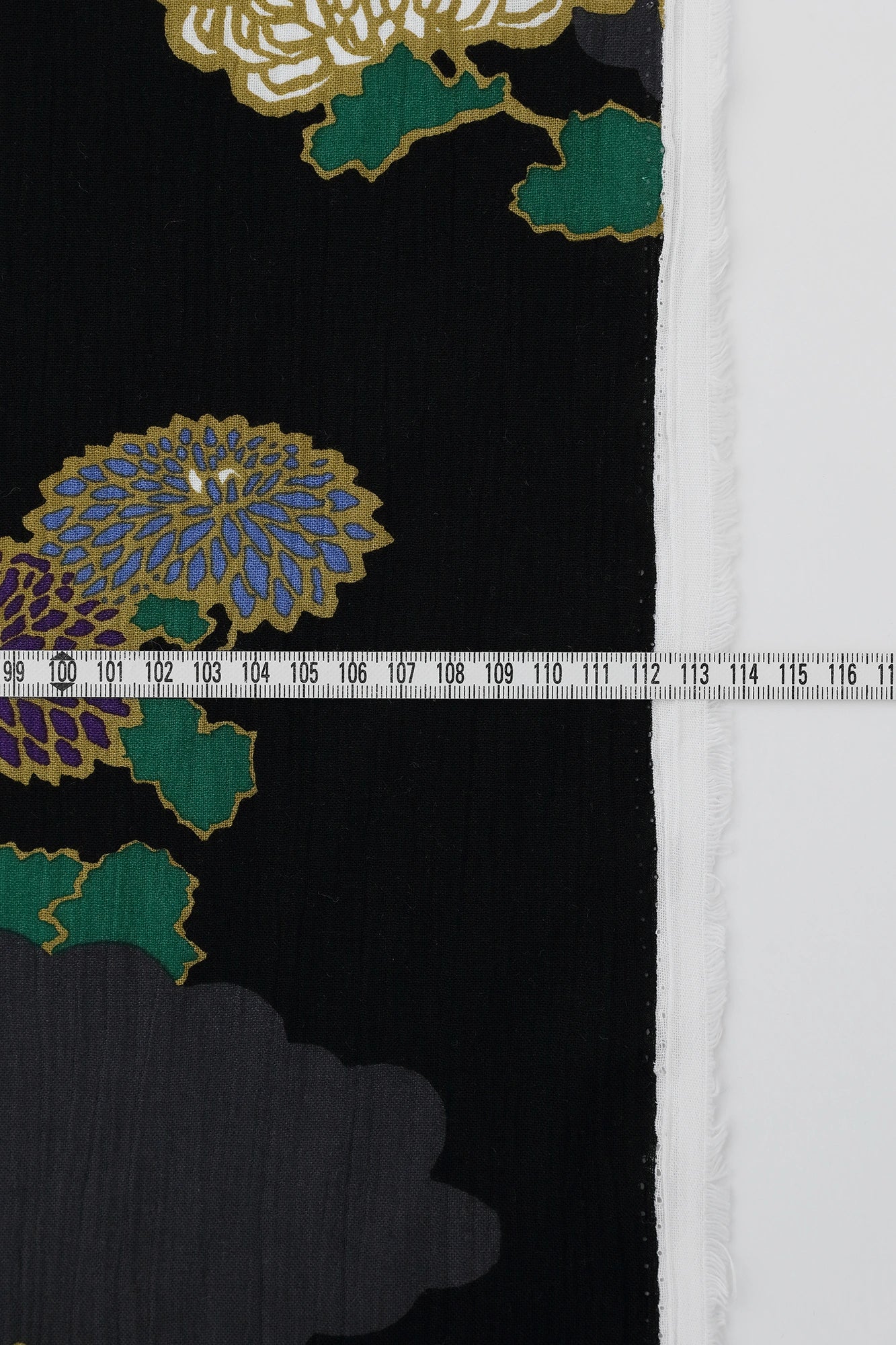 Textil nach Gewicht verkauft (Takashima Chijimi Sakao Orimono) / mit Chrysanthemen gefülltes Kayu <50 cm>