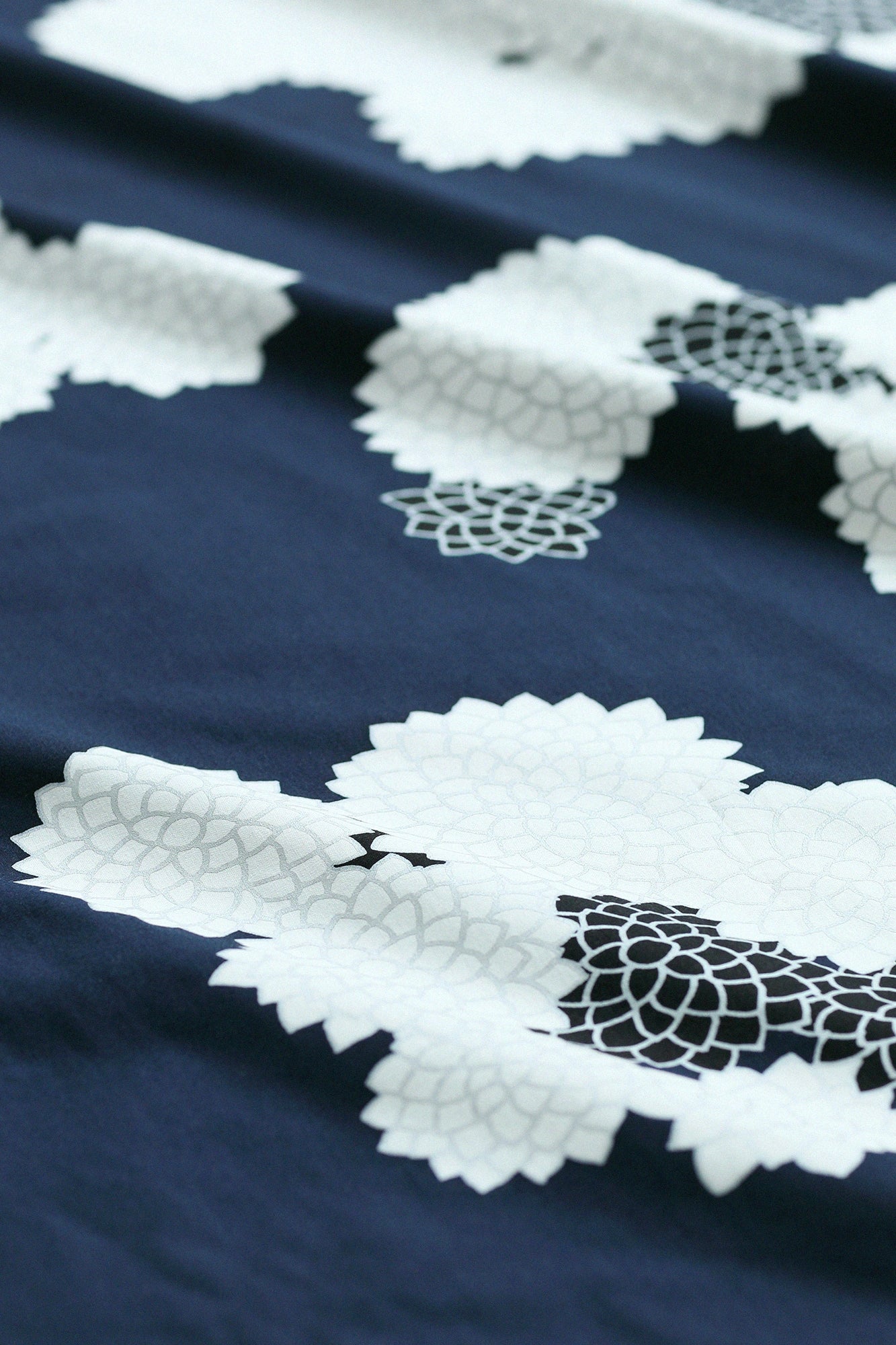Textil nach Gewicht verkauft (21. Leinwandbindung)/Chrysantheme zwischen Wolken <50 cm>