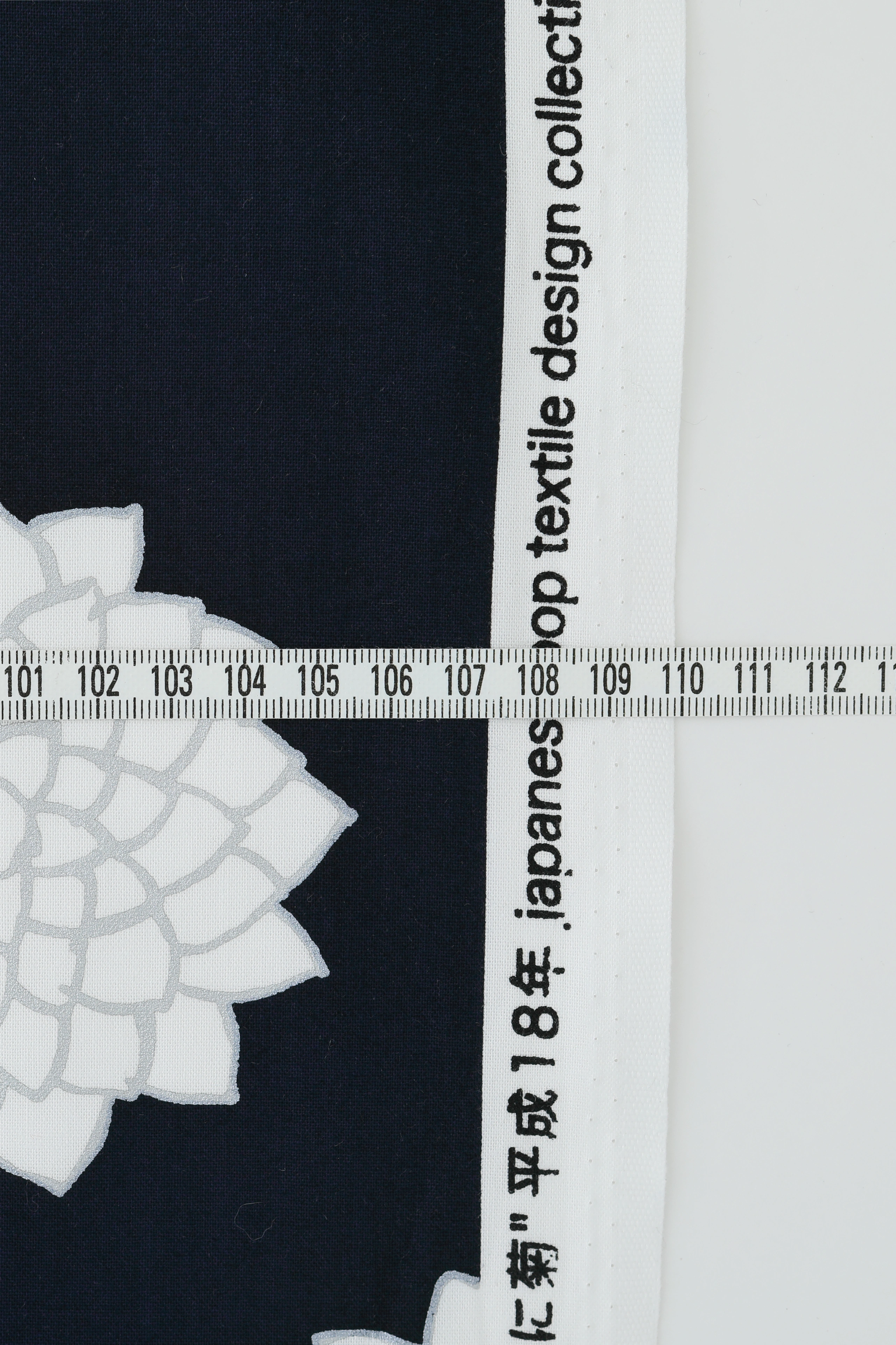 Textil nach Gewicht verkauft (21. Leinwandbindung)/Chrysantheme zwischen Wolken <50 cm>