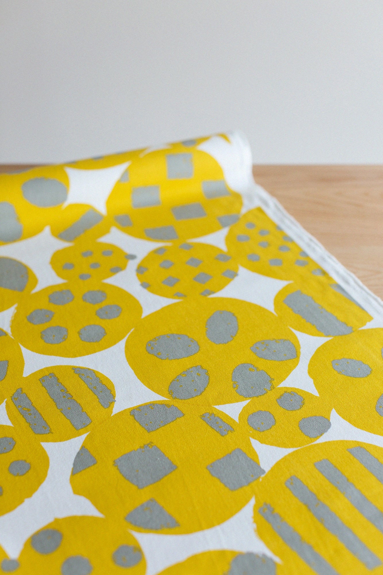 Textil nach Gewicht verkauft (Leinwand Nr. 8) / Urara Kiki <50 cm>