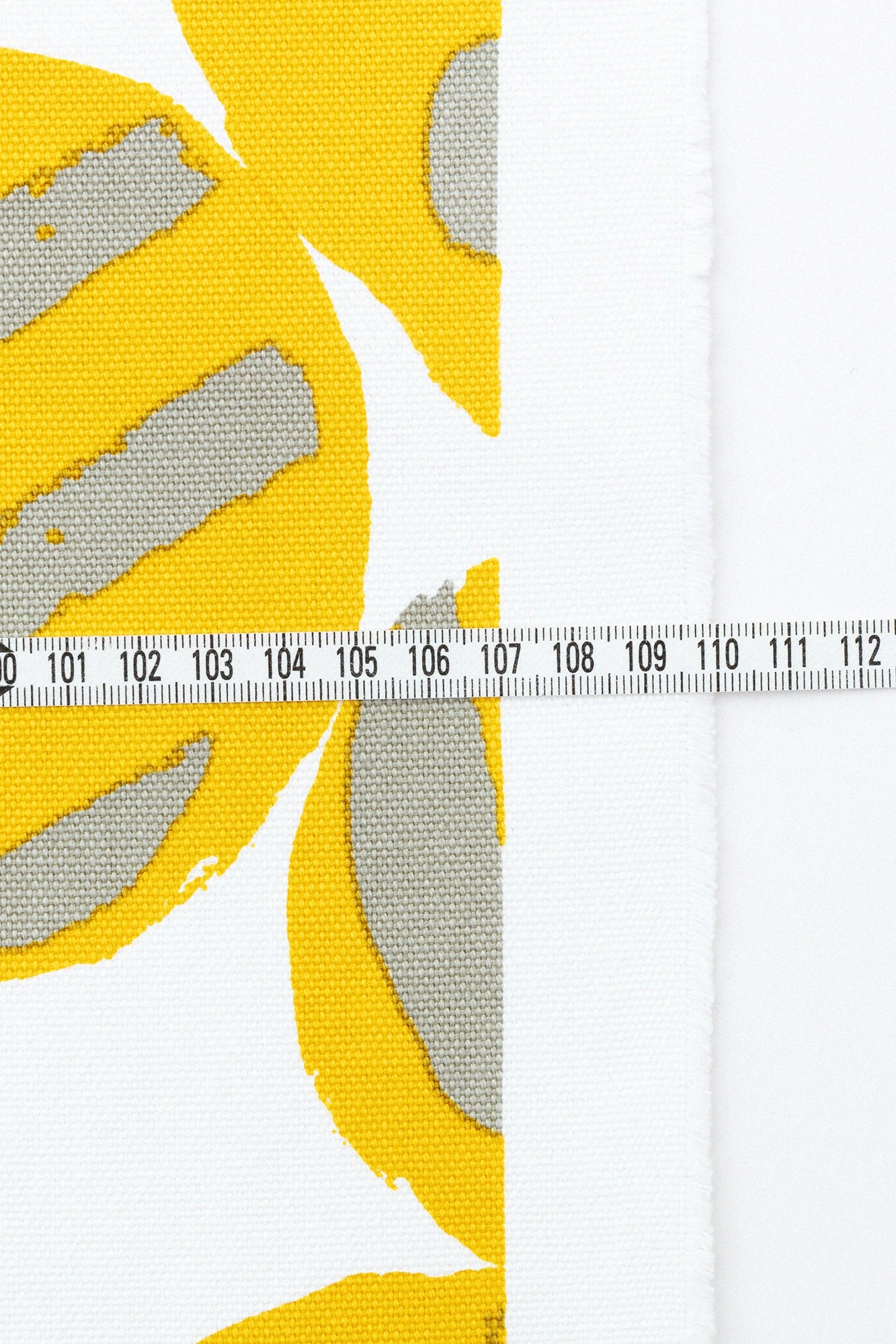 Textil nach Gewicht verkauft (Leinwand Nr. 8) / Urara Kiki <50 cm>