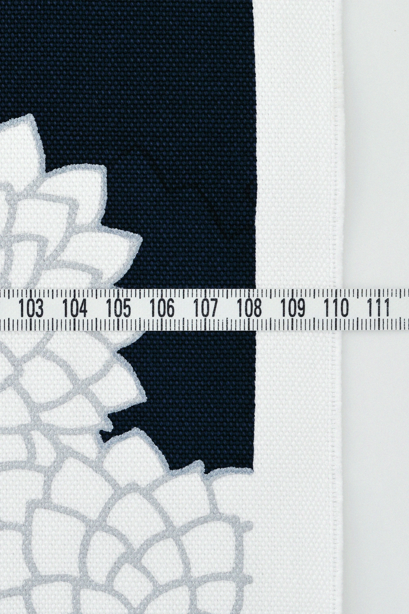 Textil nach Gewicht verkauft (Leinwand Nr. 8)/Chrysantheme zwischen Wolken <50 cm>