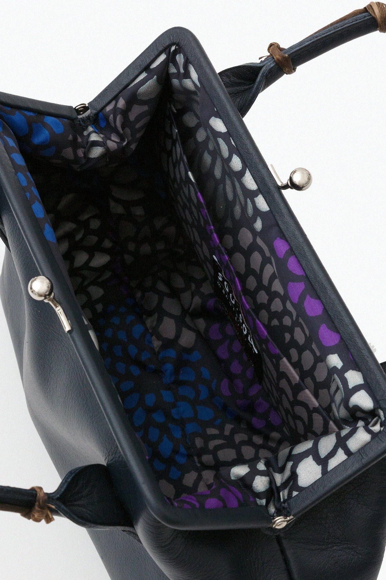 SOU・SOU×Y'SACCS Wisteria Vine Clasp Bag
 / Dark Blue×Chrysanthemum