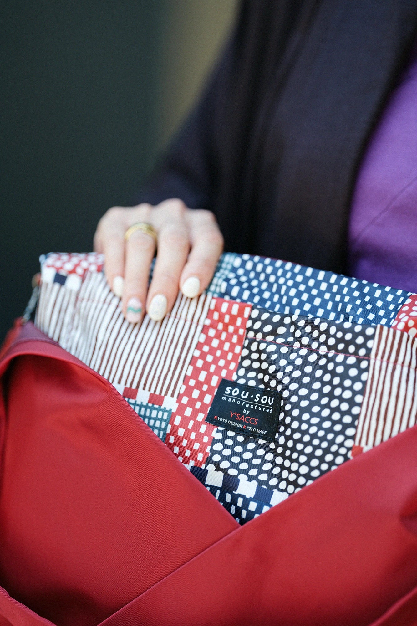 SOU・SOU×y'saccs 肩背包 穩（okeuka gyo）/胭脂紅（enjiro）x a時間2