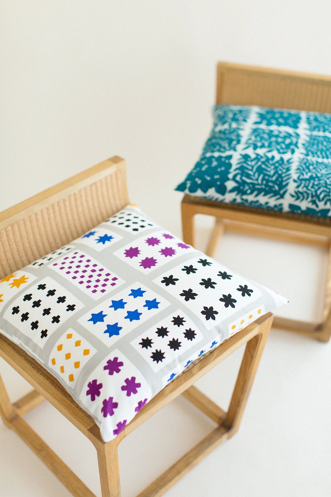 【Ships in 6 Weeks】21 Count Plain Weave Cushion Cover／Heavy Snowfall 