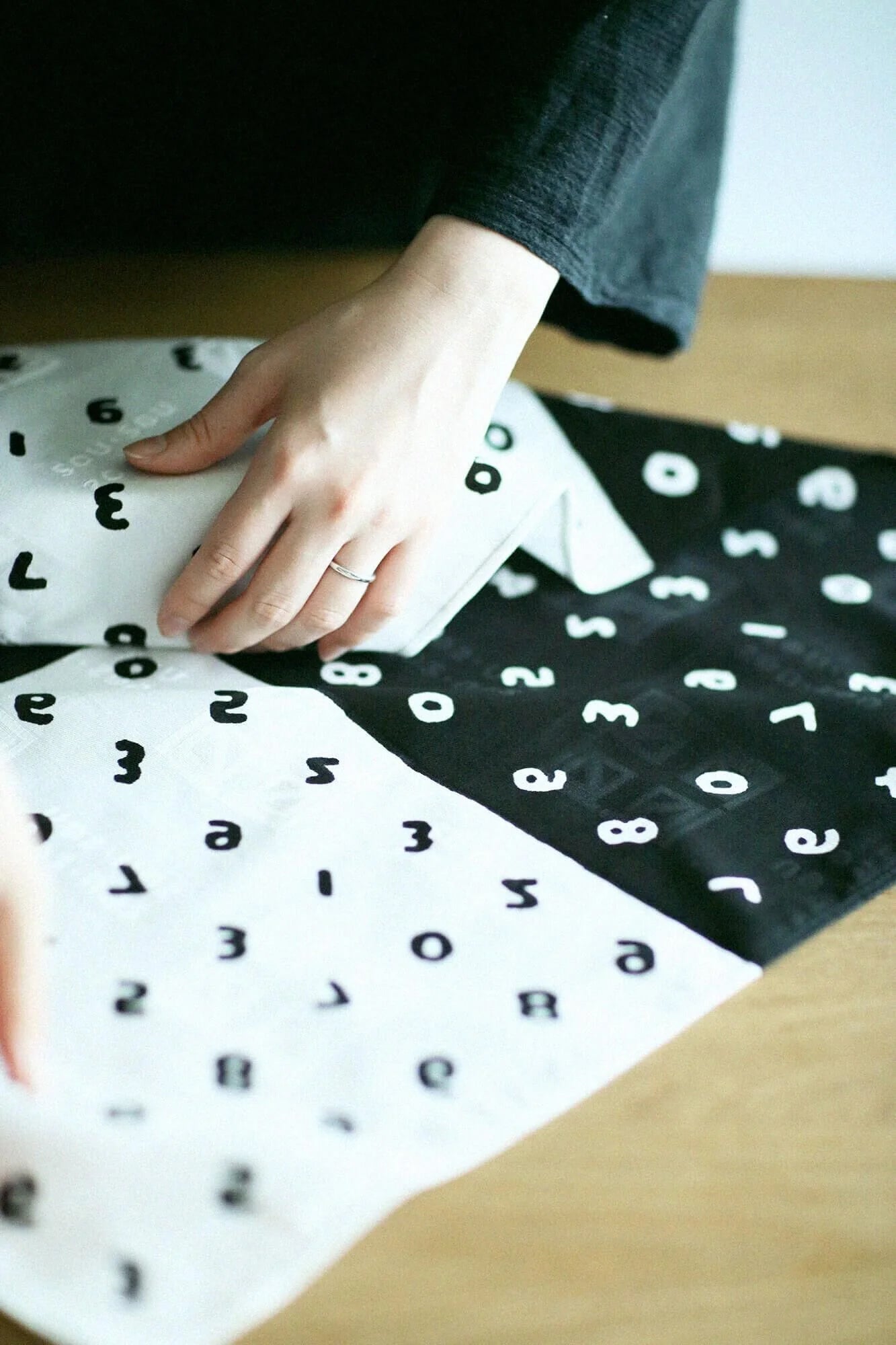 SOU・SOU×POKETLE Furoshiki-Behälter mit drei Artikeln (Yen)/SO-SU-U Kon (こん) oben und unten (shōka) 