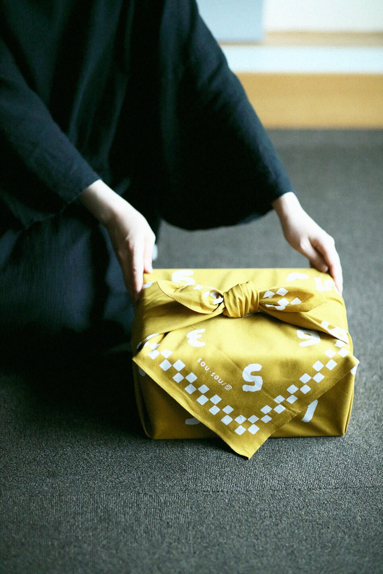 SOU・SOU ×Arakawa Masujiro Furoshiki (Medium) / SO-SU-U Golden Yellow