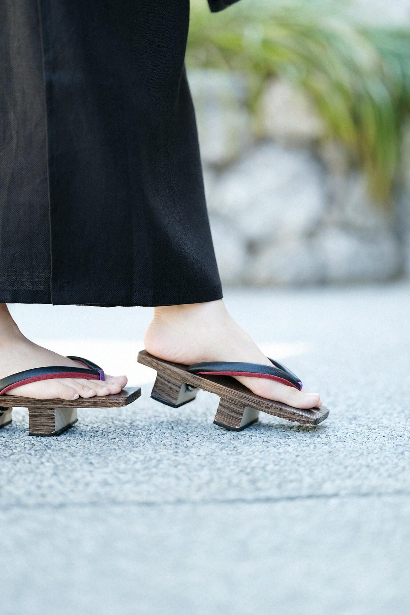 Mikamoyaki Geta皮革/角（孔）湿羽毛（染色）