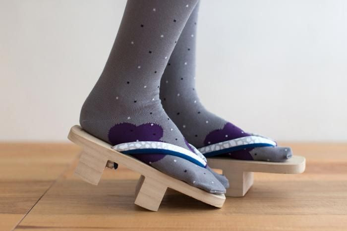 在Tabi（膝盖以下） / Risshun（女性）下