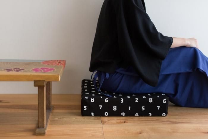 Box Cushion／SO-SU-U wet feather color (NuBaiiro) [※DeliveryApproximately 3 weeks]