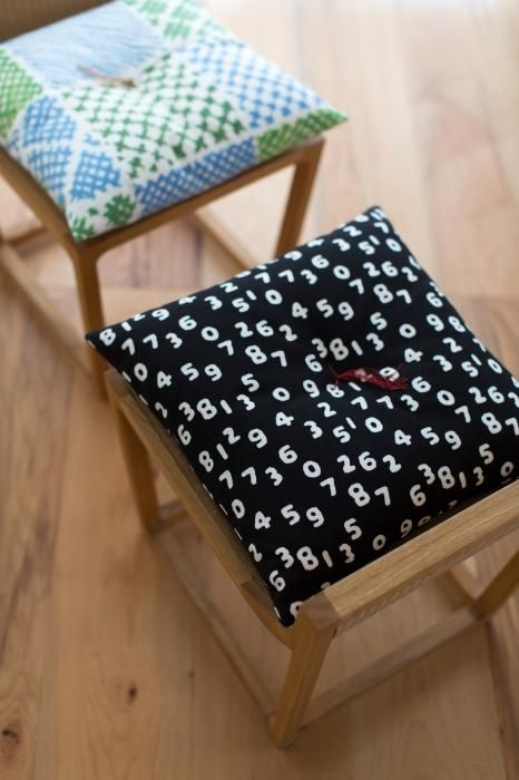 Sou ・ Sou Kyoto Cushion (N ° 8 Canvas) / So-Su-U Kon (Kon) Funa Color x Tsukumo [※ La livraison prendra environ 3 semaines]