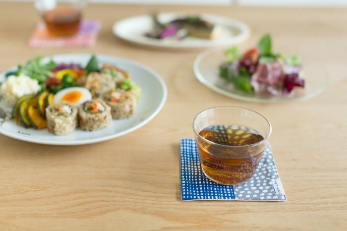 布茶たく／間がさね 川縁（まがさね かわべり）