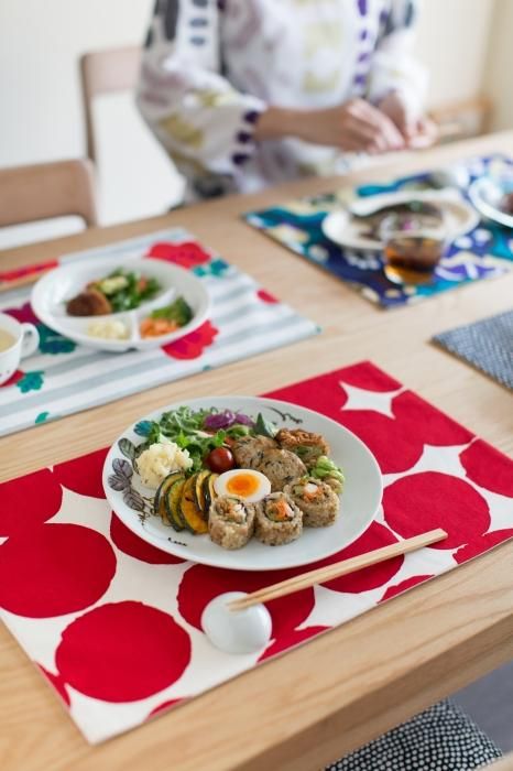 餐墊／彈珠 大 乳白色×深紅色