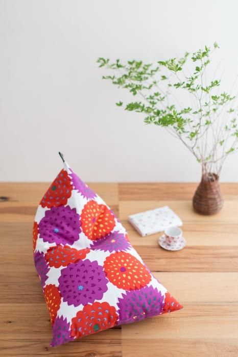 クッション座椅子／天竺牡丹 京緋色花（きょうひいろばな）【※お届けに約3週間】