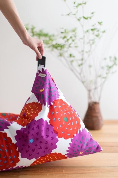 クッション座椅子／天竺牡丹 京緋色花（きょうひいろばな）【※お届けに約3週間】