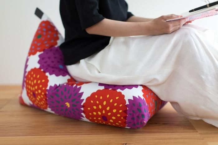 クッション座椅子／天竺牡丹 京緋色花（きょうひいろばな）【※お届けに約3週間】