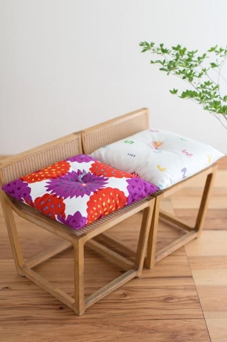 Sou ・ Sou Kyoto Cushion (toile n ° 8) / Tenjiku Peony Kyoto Scarlet Flower (Kyohirobana) [※ livraison d'environ 3 semaines]