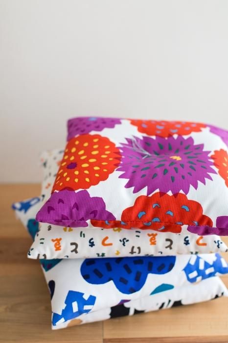 Sou ・ Sou Kyoto Cushion (toile n ° 8) / Tenjiku Peony Kyoto Scarlet Flower (Kyohirobana) [※ livraison d'environ 3 semaines]